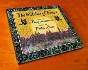 Philip Glass - The Witches Of Venice - Cd & Book i gruppen CD hos Bengans Skivbutik AB (1000485)