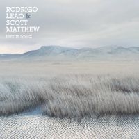 Matthew Scott And Rodrigo Leao - Life Is Long i gruppen VI TIPSER / Julegavetips CD hos Bengans Skivbutik AB (2074063)