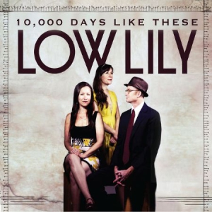 Low Lily - 10 000 Days Like These i gruppen CD hos Bengans Skivbutik AB (3212083)