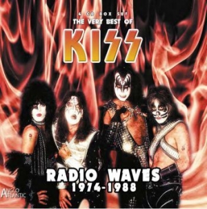 Kiss - Radio Waves 1974-88 i gruppen CD hos Bengans Skivbutik AB (3718436)