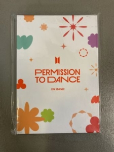 BTS - BTS - PERMISSION TO DANCE POSTCARD BOOK i gruppen Merchandise hos Bengans Skivbutik AB (4278198)