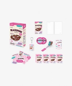 BLACKPINK - 2023 DEBUT ANNIVERSARY CEREAL DECO KIT i gruppen MERCHANDISE / Merch / K-Pop hos Bengans Skivbutik AB (4404832)