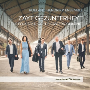 Roeland Hendrikx Ensemble - Zayt Gezunterheyt: The Folk Soul Of The Eastern Clarinet i gruppen VI TIPSER / Fredagsutgivelser / Fredag den 2:e Februari 2024 hos Bengans Skivbutik AB (5512659)