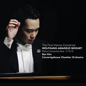 Ben Kim & Concertgebouw Chamber Orchestra - Mozart: The First Vienna Concertos i gruppen VI TIPSER / Fredagsutgivelser / Fredag den 8:e Mars 2024 hos Bengans Skivbutik AB (5513997)