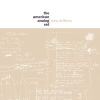 The American Analog Set - New Drifters i gruppen VI TIPSER / Fredagsutgivelser / Fredag Den 9:e Februari 2024 hos Bengans Skivbutik AB (5515635)