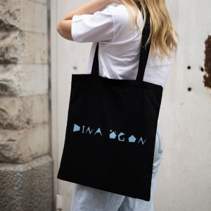 Dina Ögon - Totebag - Black With Blue Logo i gruppen MERCHANDISE / Merch / RnB-Soul hos Bengans Skivbutik AB (5522351)