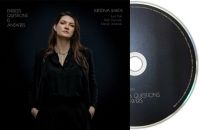 Barta Kristina - Questions And Answers (Digipack) i gruppen VI TIPSER / Fredagsutgivelser / Fredag den 12:e Juli 2024 hos Bengans Skivbutik AB (5556335)