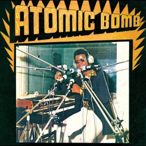 Onyeabor William - Atomic Bomb (Fission Red Vinyl) i gruppen VINYL / Kommende / Pop-Rock hos Bengans Skivbutik AB (5584933)