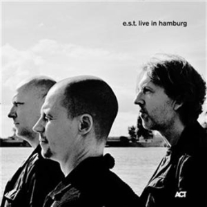 Est Esbjörn Svensson Trio - E.S.T. Live In Hamburg i gruppen CRM - Svensk jazz både lp och cd hos Bengans Skivbutik AB (657401)