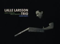 Lalle Larsson Trio - Ashen Lights Feat. Jonas Reingold & i gruppen CD hos Bengans Skivbutik AB (3322181)